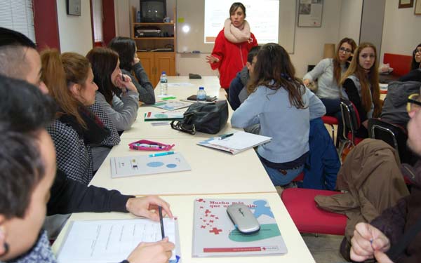 Unha das clases que se desenvolven en Cruz Vermella Ourense.
