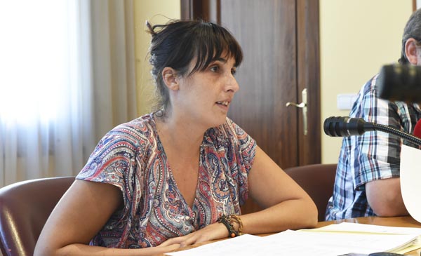 A alcaldesa da Rúa, María González Albert, durante a intervención. /Foto: Carlos G. Hervella.