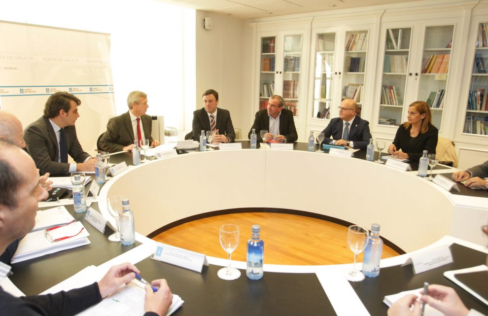 O vicepresidente da Xunta, Alfonso Rueda, no encontro cos  presidentes das catro deputacións de Galicia.