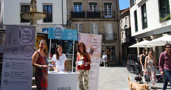 A campaña "Máis claro auga", achégase a Ourense para concienciar sobre o consumo deste recurso.